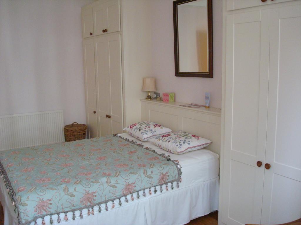 Luxury Holland Park, Sleeps 2, Free S'Fast Wifi Apartment London Bagian luar foto