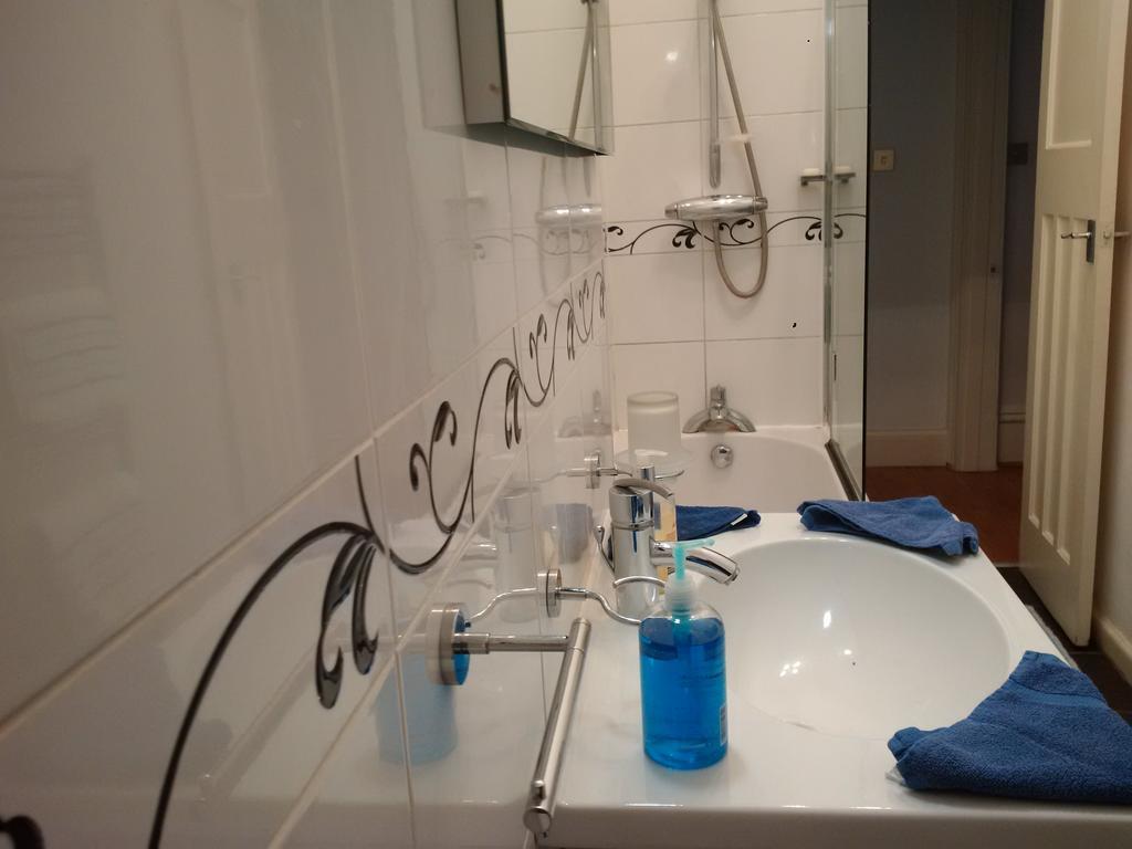 Luxury Holland Park, Sleeps 2, Free S'Fast Wifi Apartment London Bagian luar foto