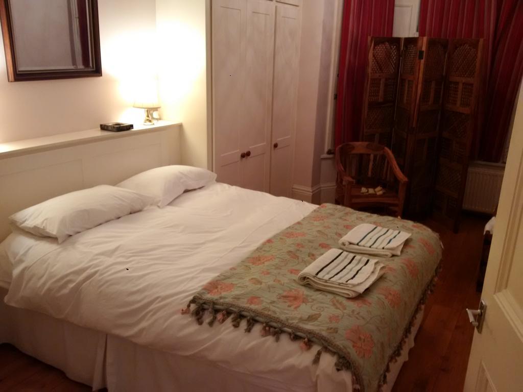 Luxury Holland Park, Sleeps 2, Free S'Fast Wifi Apartment London Bagian luar foto