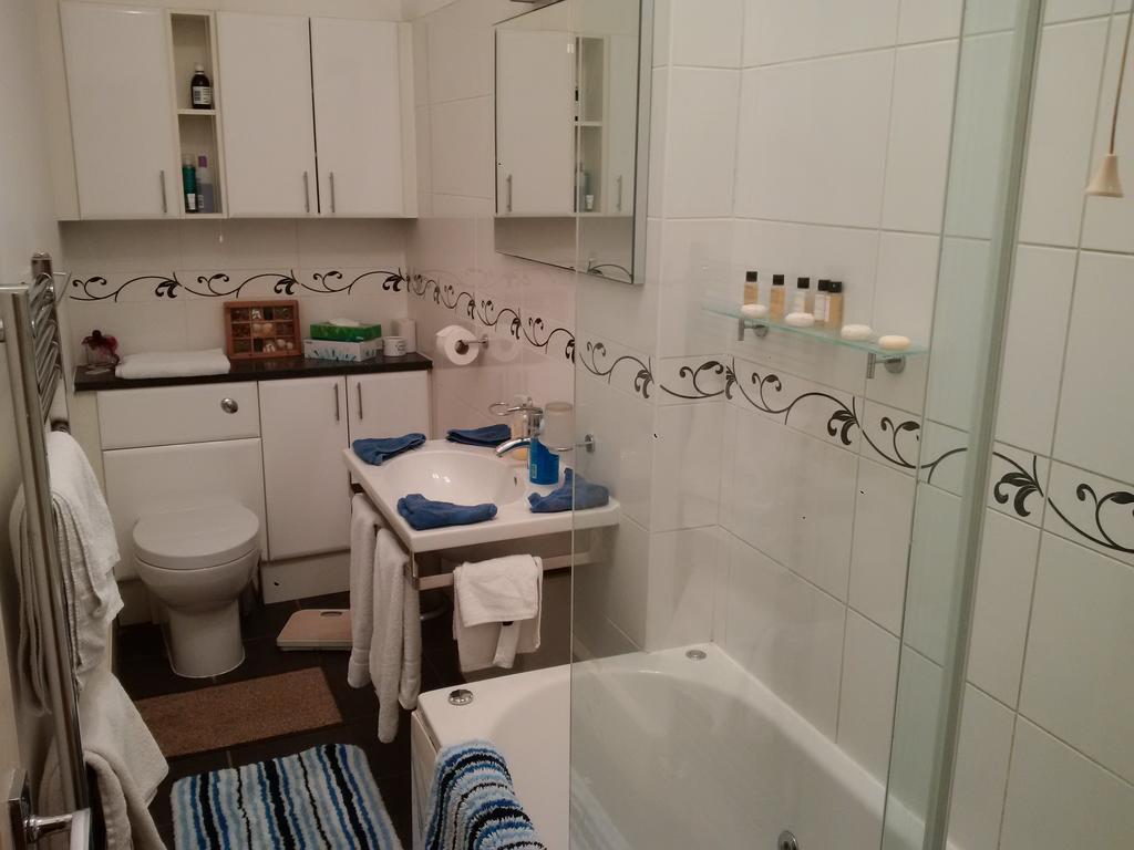 Luxury Holland Park, Sleeps 2, Free S'Fast Wifi Apartment London Bagian luar foto
